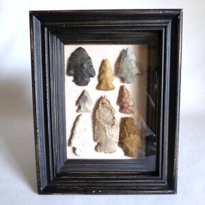VINTAGE REAL ARTIFACT NATIVE AMERICAN INDIAN ARROWHEADS SHADOWBOX COLLECTION